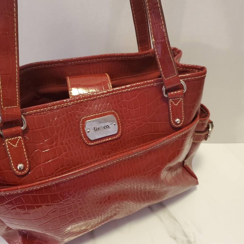 Red Patent Shoulderbag
